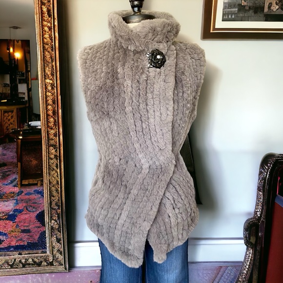 Stella + Lorenzo Love Token Faux Fur Vest size S - Picture 5 of 13